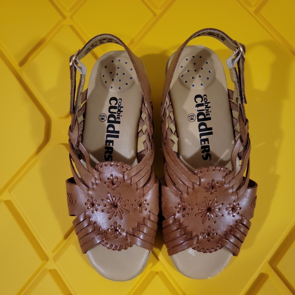 Cobbie Cuddlers Huarache Sandals 6W Brown Leather Upper 1.75 in Wedge Heel